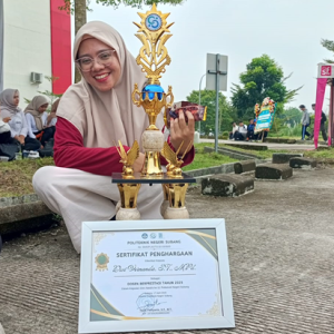 Keren Ketua Jurusan Teknologi Informasi dan Komputer menjadi Pemenang Dosen Berprestasi Tahun 2025 dalam Dies Natalis Politeknik Negeri Subang yang ke 11